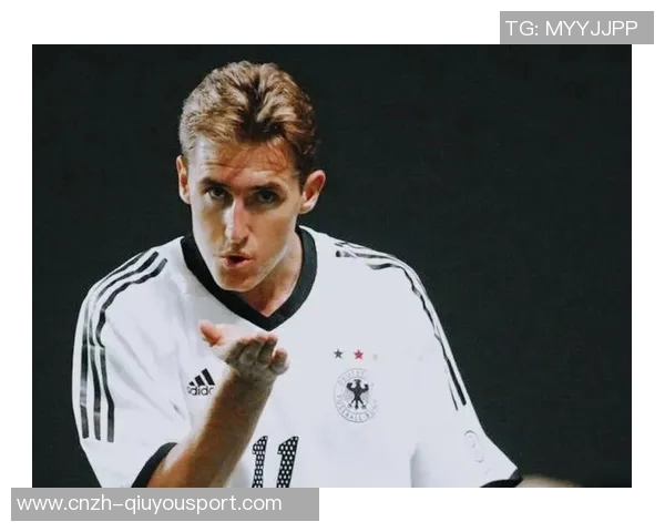 11号足球明星的传奇之路与背后故事揭秘 11号足球明星的传奇之路与背后故事揭秘